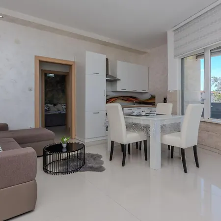 Mavracic 1 By Interhome